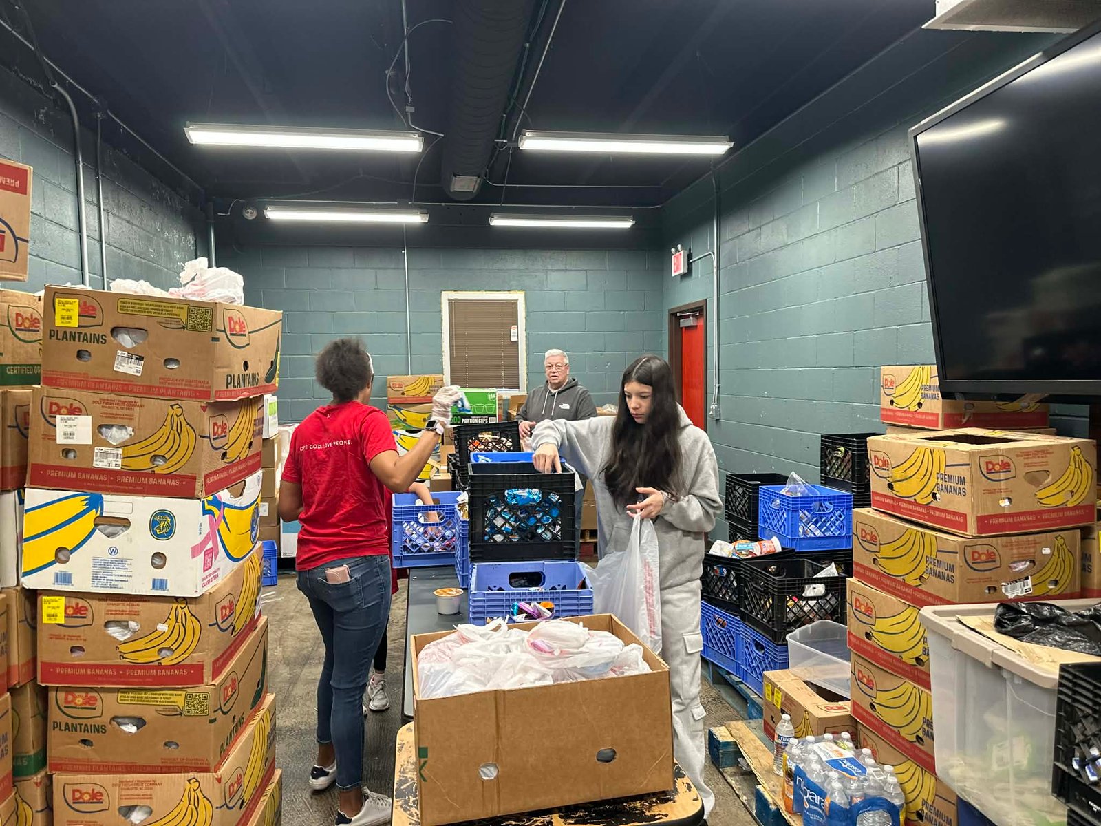 Bayanihan Volunteers at Loaves and Fishes - March 2026 Photo 10